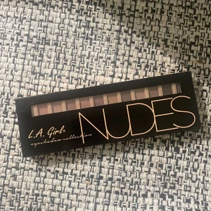 Ögonskuggspallet  - La girl