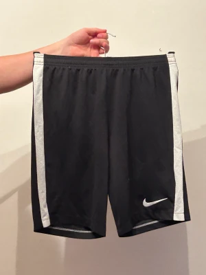 Shorts - Knappt använda 