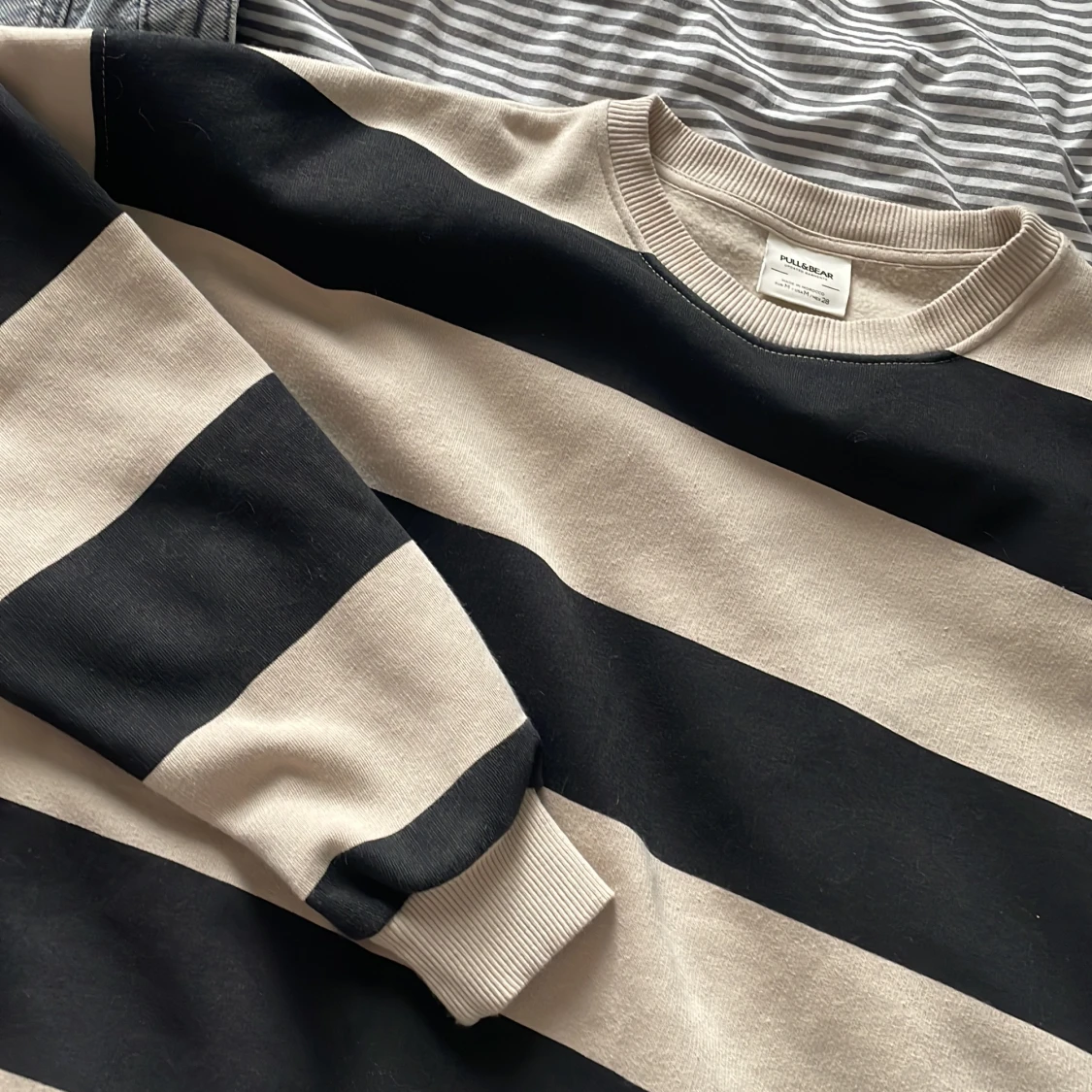 randig tjocktröja  - 90