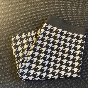 Mönstrad Kjol - Mönstrad kjol stretch! Skönt material, varsamt använd