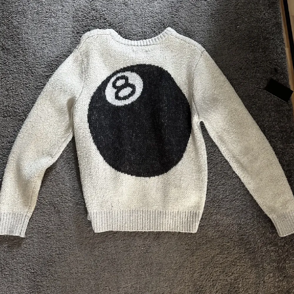 8-ball knitted stussy sweatshirt. Size M. Inga flaws, fint skick. Den är äkta, kvitto finns. Tröjor & Koftor.