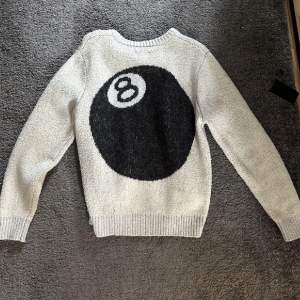 8-ball knitted stussy sweatshirt. Size M. Inga flaws, fint skick. Den är äkta, kvitto finns