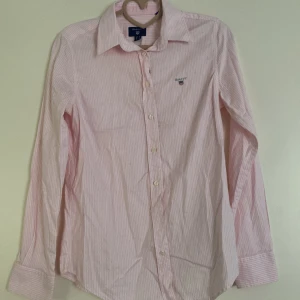 MÅSTE BLI AV!!! - Säljer denna gant tröja oanvänd behöver bli av med den kan tänka att sänka priset om någon vill köpa❤️