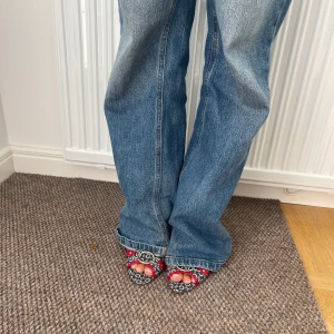 Vintage klackskor - SNYGGASTE klackarna från Guess. Tyvärr för små för mig….  Storlek 40 men snarare 38