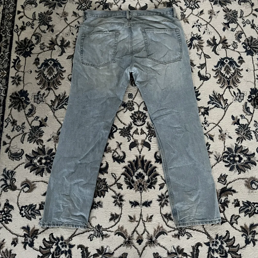 Custom made jeans. Alla Hålen har en patch bakom och är syddan för hand, så det inte kommer gå av. Tagit mig över 20 timmar att göra. Riktigt feta. Jaded london inspire jeans. Kom i dm och förslå ett pris så kan vi se vad det är värda😁. Jeans & Byxor.