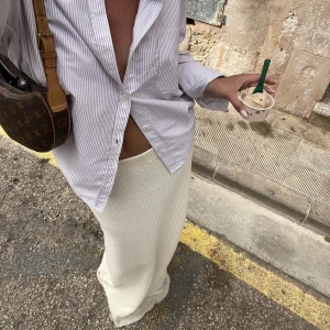 Djerf Avenue kjol - Vill byta min Djerf Avenue kjol från storlek M till storlek S! Hör av dig om du vill byta🥰 Principessa Skirt Cream, Color: Cream (tar även emot prisförslag)