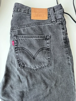 Levis high loose taper stl 30 - Levis high loose taper stl 30