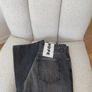 Hope Land Jeans  - 30 x 30 sitter som 29 i midja.  För små för mig så säljer.. 