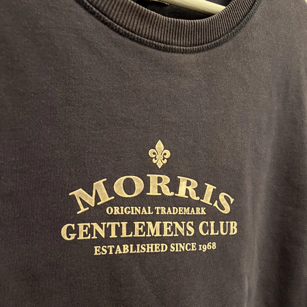 Vintage Morris crewneck tröja i super bra skick. Nypris runt 1000kr Storlek: L men passar M. Hoodies.