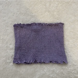 Tubtopp  - En lila tubtopp i mycket fint skick! Passar stl xxs-m 💜