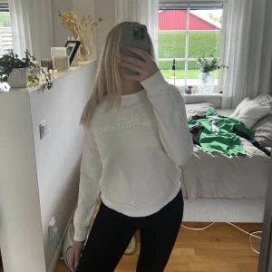 Peak Performance tröja - Säljer min Peak Performance tröja då den inte kommer till användning. Bra skick, storlek XS!