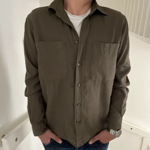 These glory days skjorta/overshirt - Säljer denna feta skjortan/overshirten ifrån These Glory Days! Knappast använd och är som i nyskick. Storlek S, hör av dig om du har några frågor 