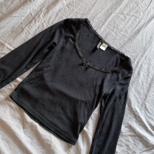 Svart topp -  svart tröja inte alls använd 