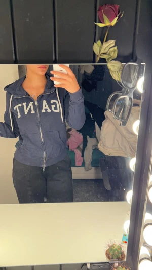 Gant zip  - Säljer min gant hoddie då jag inte tycker att den passar min still längre💞
