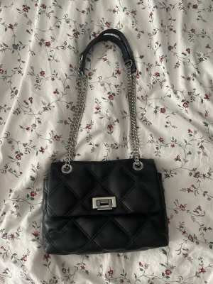 Väska - Basic väska köpt på Zalando 🤍 passar till allt och nästan aldrig använd