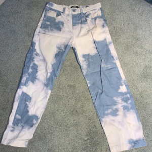 Skate jeans  - Cloud jeans från Jaded London