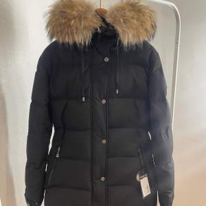  Hollies Subway jacket - Svart Bra skick använt en vinter Hör av dig för fler bilder!