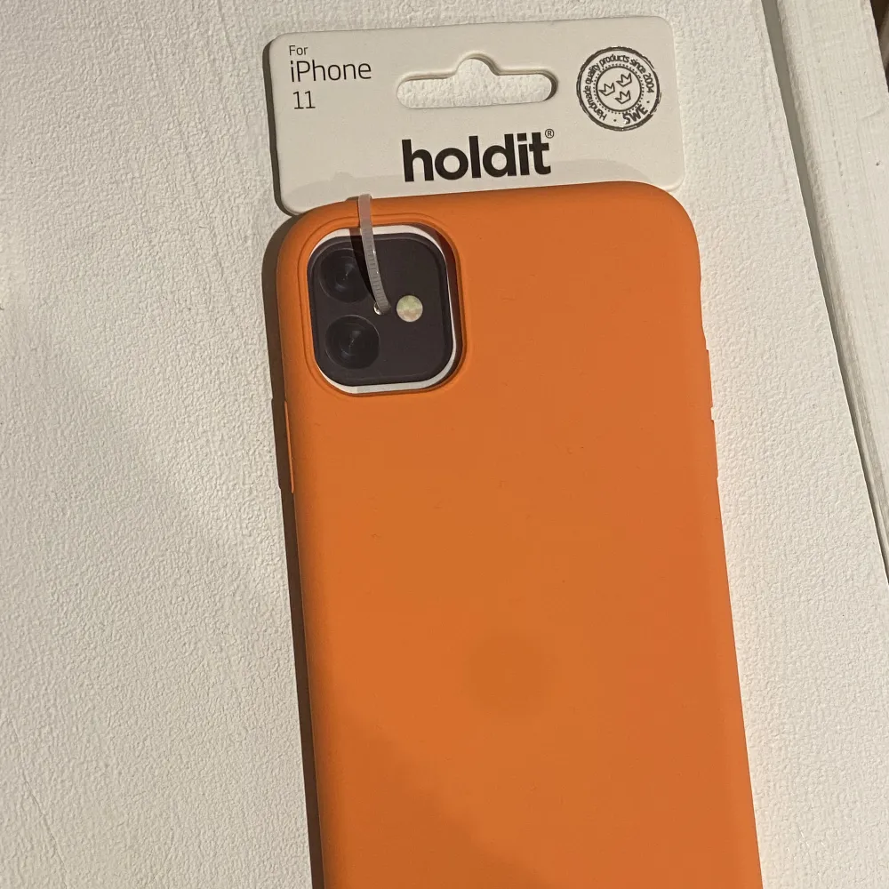Oranget iPhone 11 holdit skal. Övrigt.