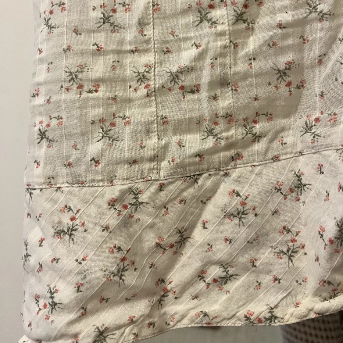 Blus med fina detaljer - 91