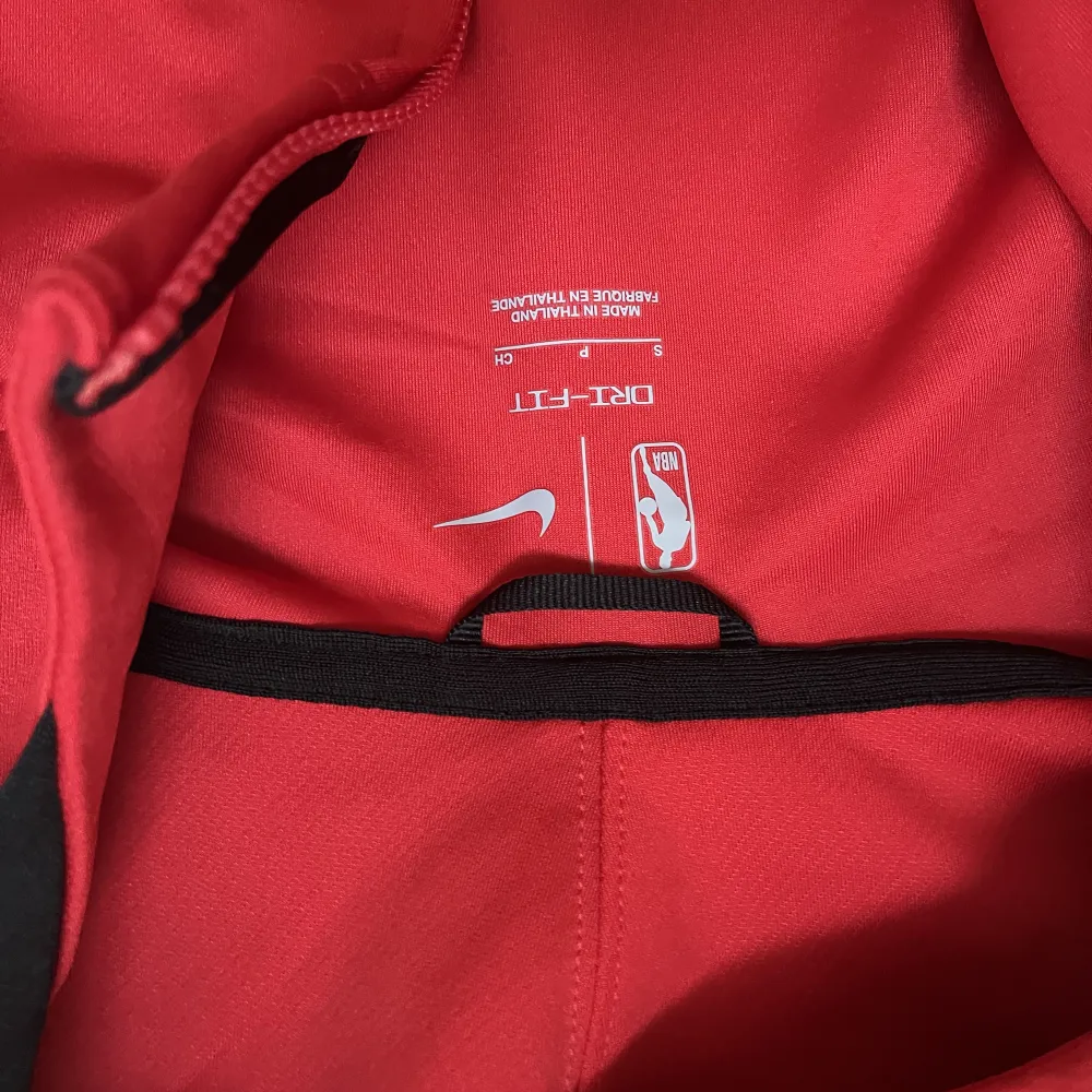 Aldrig använd, nyskick  Nike bulls Chicago zip full hoodie  storlek XS/S. Hoodies.