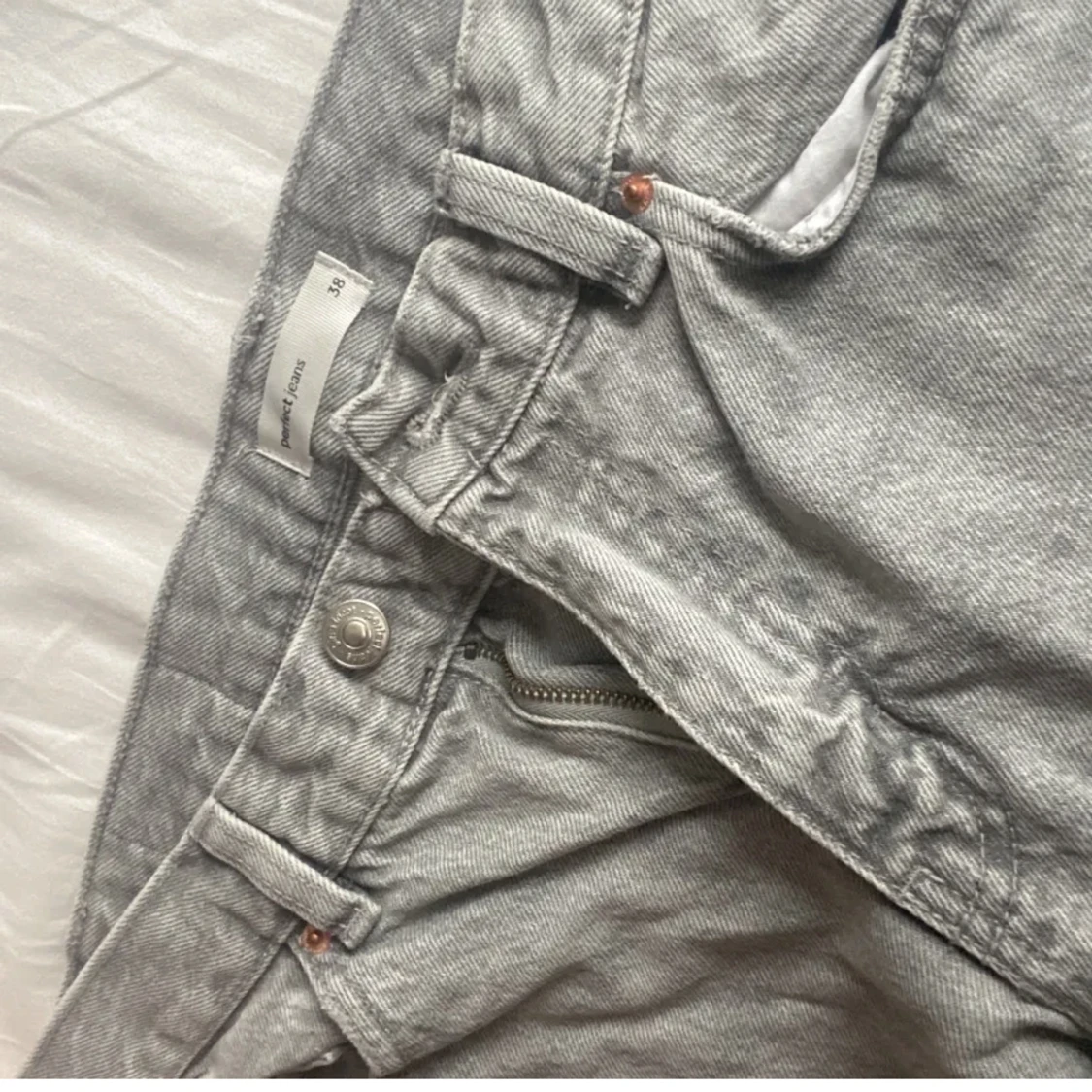 Gina jeans 🤍 gråa  - 91