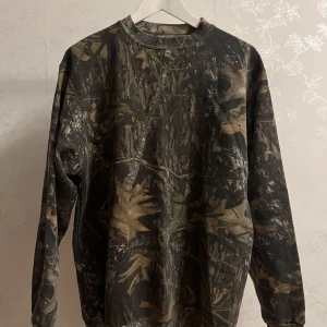 Sweatshirt - Reealtree långärmad size M