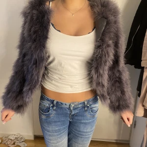 Pälsjacka storlek S mörkgrå - Fluffig pälsjacka storlek s! Mörkgrå 😻✨ (fakepäls)