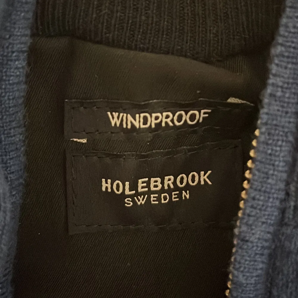 Säljer min Holebrook windproof fleece som inte kommer till användning. Mycket bra skick. Nypris 2400kr. Tröjor & Koftor.