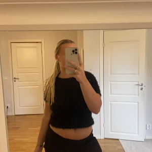 Zara stickad tröja💓 - Säljer min skit snygga stickade tröja från Zara!!💓💓 Tröjan är i storlek S men skulle påstå att den passar XS också💓