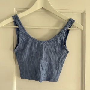 Topp från gina tricot  - Använd endast 2 gånger 