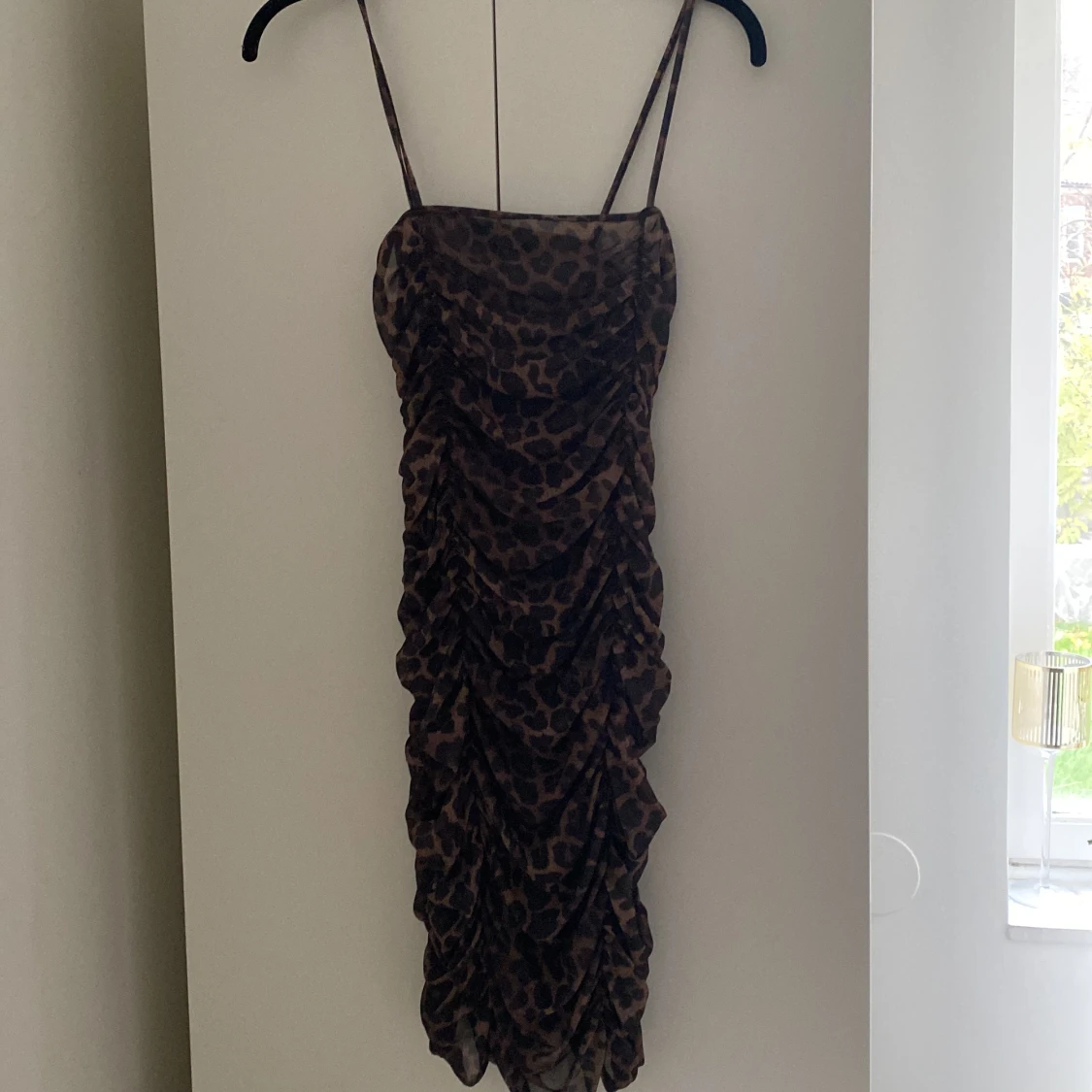 Leopard mesh klänning