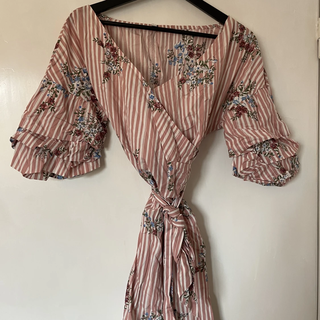 Klänning med puffärm