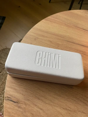 Svarta solglasögon - Svarta solglasögon från chimi. Säljer för att jag inte använder dom