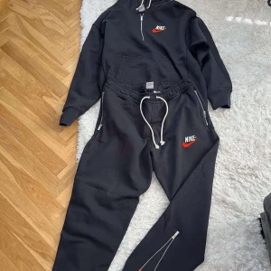 Helt ny svart Nike sett för bra pris - Helt ny svart Nike sett för bra pris