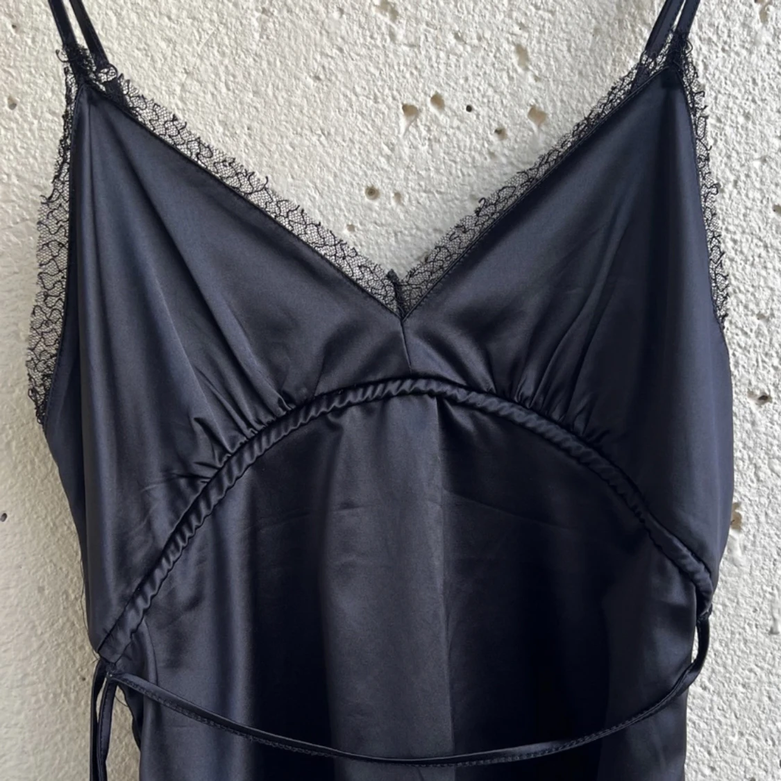 Svart satin linne med spets🖤