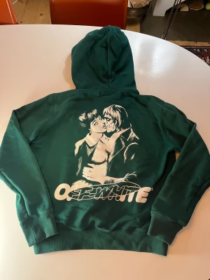 Off white ”kiss” hoodie - Säljer denna off white kiss hoodie, nypris runt 5k