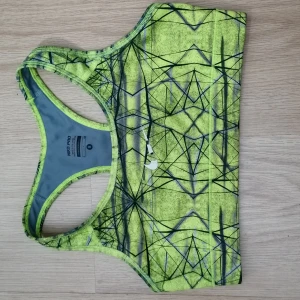 Sport bh - En sport bh som inte kommer till användning längere 🥰förlåt för min kamera skriv gärna och fråga om fler bilder🤗