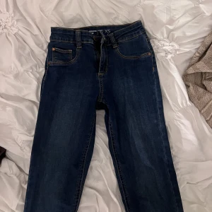 Vanliga blåa skinny jeans - Använda ejj