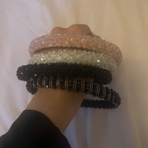Diadem - Säljer för att dom inte kommer till användning. Nästan aldrig använt 🥰 1st=60 2st=100💗 skriv för fler bilder 