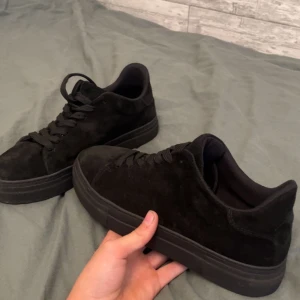 Moca skor - Nypris 1400kr från local store