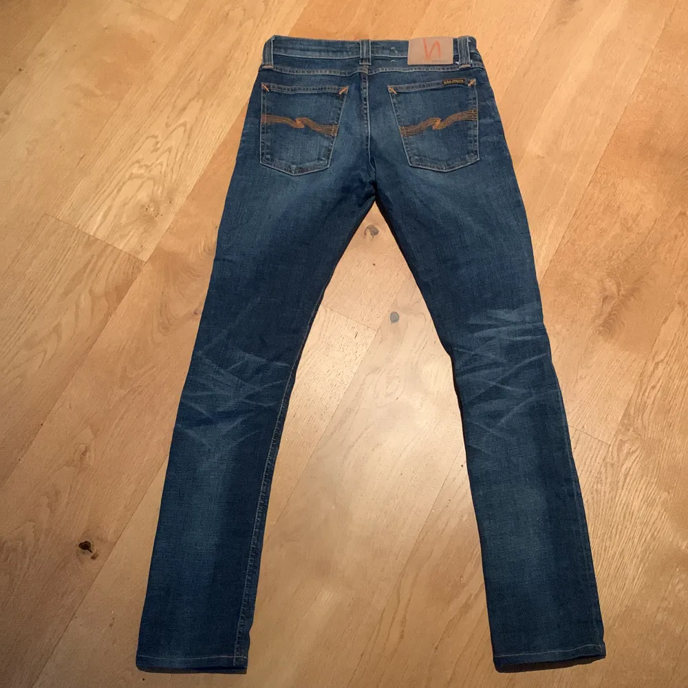 Säljer mina Nudie jeans i modellen long john / lite slimmade. Dom är i storleken W27 L32. Dom är i toppen skick utan några skråmor.. Jeans & Byxor.