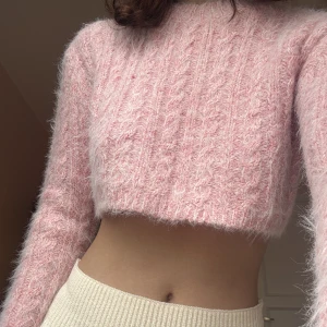 Stickad tröja - Stickad tröja från Topshop, XS. Väldigt bra skick. 100 % ull, kliar lite.