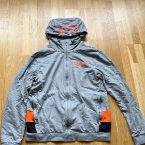 Emporio Armani  - helt oanvänd Ea7 hoodie nyskick 