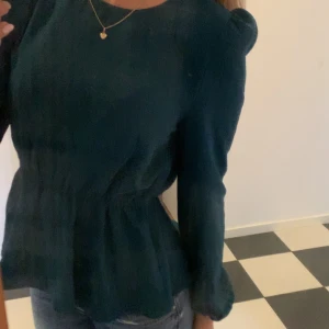 Grön blus  - Superfin grön blus inte använd mycket💚