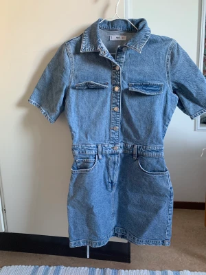 Jeansklänning - Jättefin klänning från Mango, nyskick 