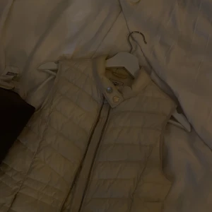 Väst - Väst från massimodutti i barn storlek men passar xs 190kr+frakt