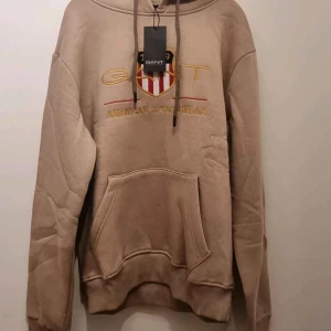 Gant hoodie  - Säljer en oanvänd Gant hoodie Storlek L & Pris kan diskuteras!