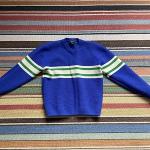 Jcrew vintage crewneck - En vintage Jcrew stickad crewneck i 100% ylle! Superfin tröja! Varsamt använd! En riktig höstklassiker! Pris prutbart!