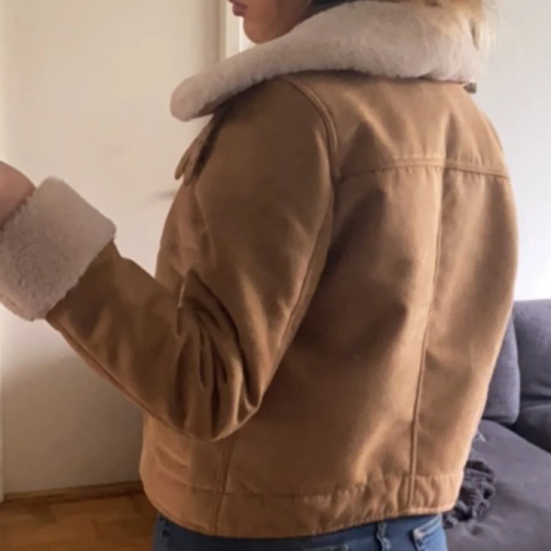 Fodrad jacka i skinimitation