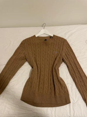 Gant tröja  - Som ny, lappen är dock trasig (se på sista bilden)